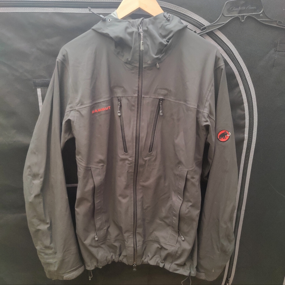 Mammut mens (Large) rain jacket. Great condition lightly used.